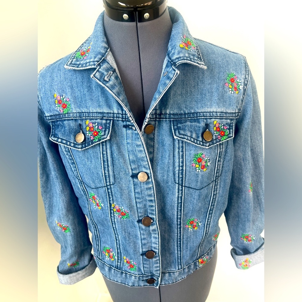 TINSEL Denim Couture Floral Embroidered Cropped Denim Jacket Medium Wash Boho M - Picture 4 of 16